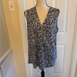 Croft & Barrow Black and White Leaf Print Blouse